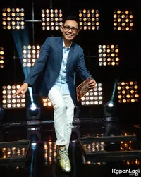 FOTO: Bawakan Super Family 100, Eko Patrio Pakai Sepatu 'Mangap'?