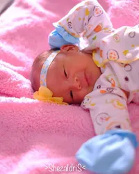 FOTO: Bayi Cantik Lucu Putri Shezy Idris, Bikin Gemes Kebangetan