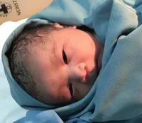 FOTO: Bayi Laki-Laki Laura Basuki, Ganteng & Gembul Menggemaskan!