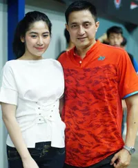 FOTO: Beda 26 Tahun, Gadis Cantik Ini Diduga Pacar Ricky Subagja