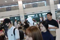 FOTO: Begini Rasanya Coba Jadi 'Fansite' & 'Stalker' Idol K-Pop