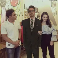 FOTO: Beraksi di Indonesia, Superhero Ada yang Makan Mie Ayam?