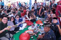 [FOTO] Berbagai Aksi Sosial Sonia Fergina di Belitung