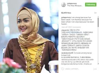 FOTO: Tawa dan Tangis Julia Perez Saat Lakukan Ibadah Umrah