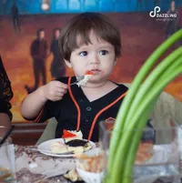 FOTO: Bercanda, Baby El Sembunyi di Balik Rok Jessica Iskandar
