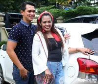 FOTO Berencana Nikah Tahun Depan, Elly Sugigi & Irfan Buka Suara!