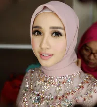 FOTO: Berhijab Pink, Cantiknya Laudya Bella Saat Temu Keluarga