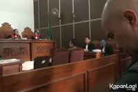 FOTO: Bertemu Dhani di Sidang, Farhat Abbas Sakit Berwajah Pucat