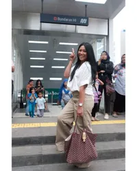 FOTO: Berumur 45 Tahun, Bukti Nyata Anggun C Sasmi Makin Memesona