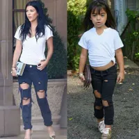 FOTO: Bikin Gemas, Gadis Kecil Ini Tiru Gaya Keluarga Kardashian