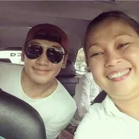 FOTO: Bikin Iri, Fans Indonesia Ini Selfie Bareng Rain - Tae Hee