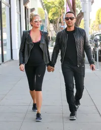 FOTO: Bikin Ngiler! Sederet Menu Ngidam Chrissy Teigen Saat Hamil