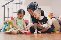 FOTO: Bikin Terpukau! Gaya Hijab Si Mama Cantik Herfiza Novianti
