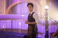 Foto BTS Kim Soo Hyun di 'HOTEL DEL LUNA', Bukti Ganteng bak Gentleman