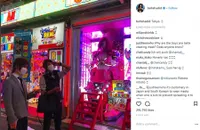 FOTO: Bukan Gigi, Bella Hadid Kenalkan 'Saudara' Saat Ke Jepang!