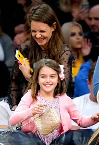 FOTO: Bukti Kemiripan Suri Cruise & Katie Holmes, Cantik Sempurna