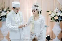 FOTO: Bulan Madu ke Bali, Rizky Alatas Nikmati Sunset Romantis!