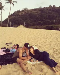 FOTO: Bulan Madu Romantis Kahi Eks After School di Hawaii, Sweet!
