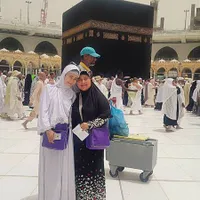 FOTO: Bulan Ramadan, Chikita Meidy Pergi Umrah Bareng Keluarga