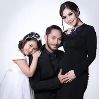 FOTO Bumil Cantik, Metha Yunatria Pamer Baby Bump Kehamilan Kedua