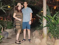FOTO: Bumil Hot Nindy, Liburan ke Bali Pakai Swimsuit & Sosialita