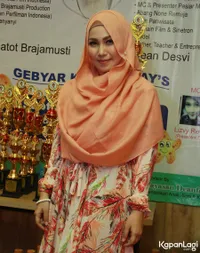 FOTO: Busana Syar'i Ala Puput Melati, Cantik & Anggun Banget!