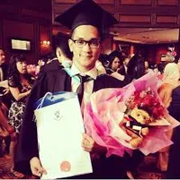 FOTO: Cakep! Seleb-Seleb Ini Wisuda Dari Universitas Luar Negeri