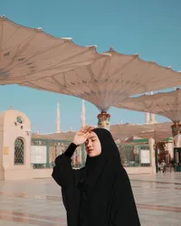 FOTO: Cantik Berhijab, Febby Rastanty Umrah Bareng Sivia Azizah