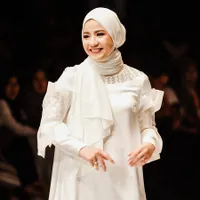 FOTO: Cantik dan Elegan, Begini Gaya Natasha Rizky Saat Catwalk