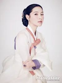 FOTO: Cantik Elegan Saat Aktris Korea Ini Pakai Hanbok Vintage