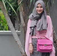 FOTO: Cantik! Fashion Hijab dari 9 Selebritis Ini Bisa Kamu Tiru