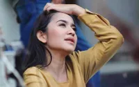 Foto Cantik Risma Nilawati Mantan Istri Ferry Maryadi, Bagai Kakak Adik dengan Anak Remajanya dan Kini Pacaran Sama Rocker