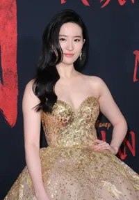 Foto Cantiknya Liu Yifei di World Premiere 'MULAN', Bagaikan Princess dan Sempat Diwawancarai Prilly Latuconsina