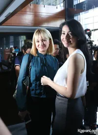 Cantiknya Marshanda Dukung Velove Vexia Temani Sidang Sang Ayah