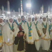 FOTO: Cantiknya Paramitha Rusady Pakai Hijab Saat Umroh