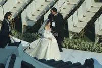 FOTO: Cantiknya Song Hye Kyo Dalam Balutan Dress Pernikahan