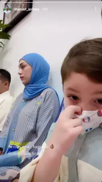 Foto Celine Evangelista Adem Banget Pakai Hijab Saat Rayakan Ultah Sambil Pengajian, Elus Kepala Anak Yatim