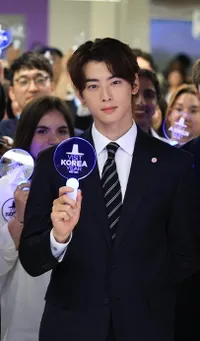Foto Cha Eun Woo dan Kim Keon Hee Istri Presiden Korea Selatan yang Cantik Banget, Kombo Visual!