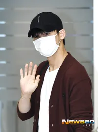 FOTO Cha Eunwoo - Im Soo Hyang Saat Kembali ke Korea Usai Liburan