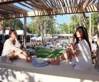 Foto: Chacha Frederica Bersantai Bareng Suami & Sahabat di Bali