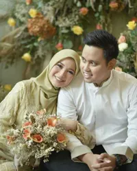 Foto Chacha Frederica yang Setia Dampingi Suami Pemilu, Sudah Dipanggil Ibu Bupati Kendal