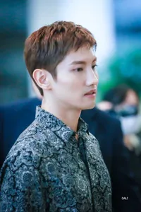 FOTO: Changmin TVXQ Pakai Kemeja Batik Gantengnya Kelewatan, Sudah Cocok Jadi Guru?