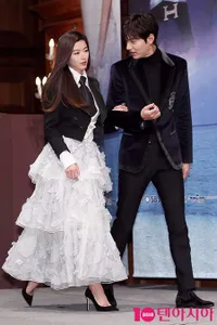 FOTO: Chemistry Manis Lee Min Ho - Jun Ji Hyun di Event Prescon