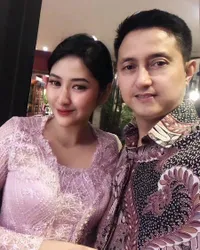 Foto Cica Andjani Istri Ketiga Mantan Pebulutangkis Ricky Subagja yang 26 Tahun Lebih Muda, Dulu Pramugari Sekarang Punya Toko Bunga