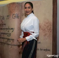 FOTO: Bak Cinderella, 8 Seleb Indo Ini Dinikahi Keturunan Raja