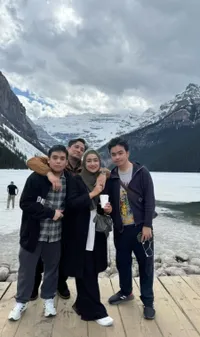 FOTO Cindy Fatikasari Ajak Anak Liburan ke Danau Cantik, Tengku Firmansyah Mulai Mahir Nyetir di Sisi Kiri