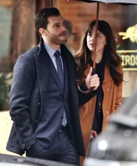 [FOTO] Ciuman di Depan Umum, Jamie Dornan & Dakota Johnson Mesra