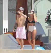 FOTO: Ciuman Hot, Justin Bieber - Sofia Richie Semesra Bulan Madu