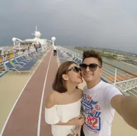 FOTO: Ciuman Romantis Chelsea & Glenn, Dari Pesiar Mewah - Korea!