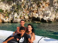 FOTO: Cristiano Ronaldo & Pacarnya Umbar Kemesraan Usai Diving